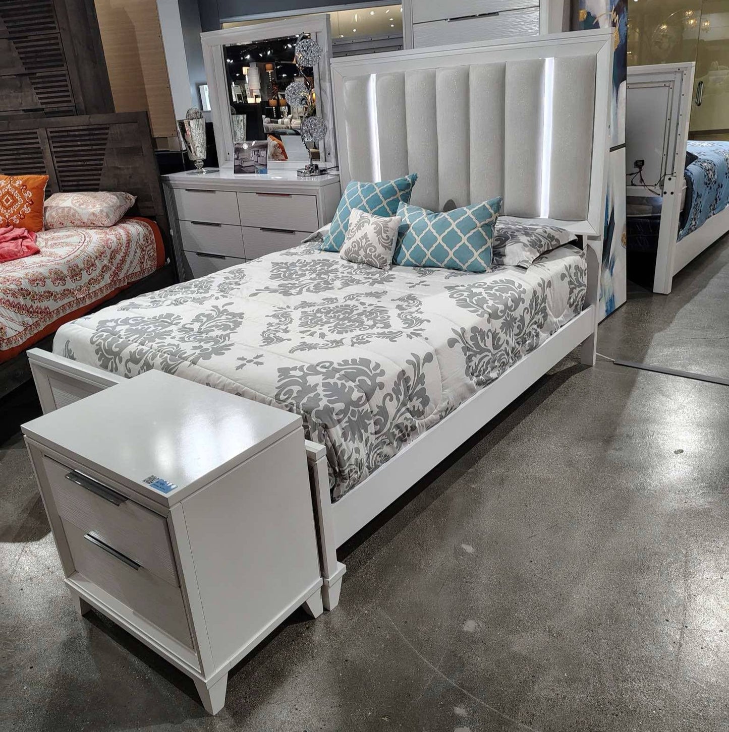 4PC QUEEN BEDROOM SET(1 BEDFRAME,1DRESSER,1MIRROR,1NIGHTSTAND)